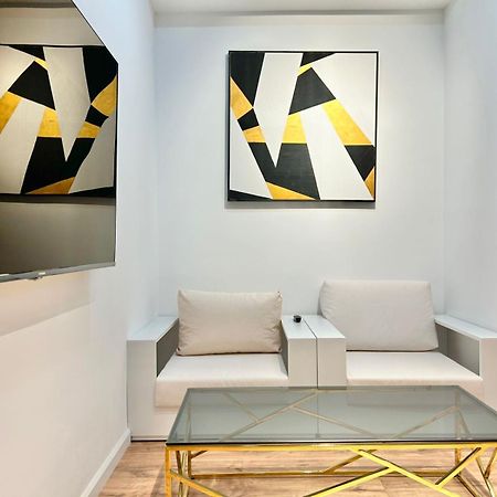 City Center - Next To Holiday Inn -2Br Apartment Tbilisi Exteriör bild