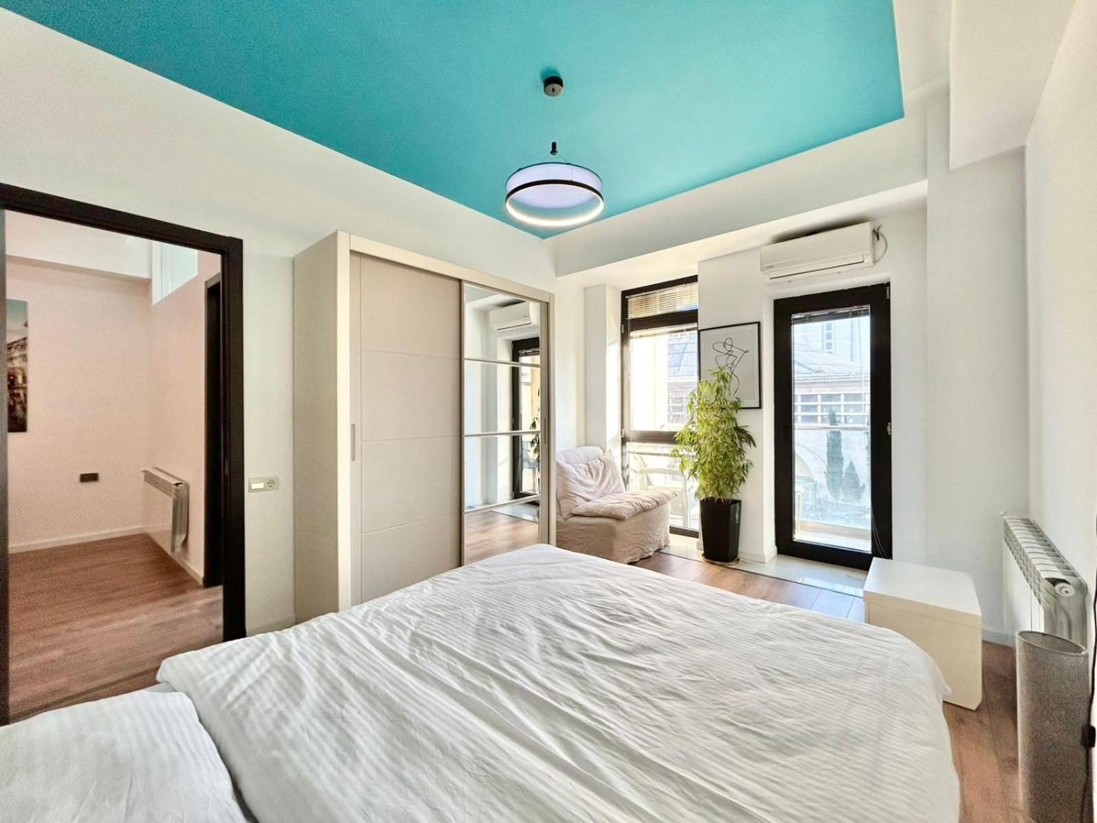 City Center - Next To Holiday Inn -2Br Apartment Tbilisi Exteriör bild