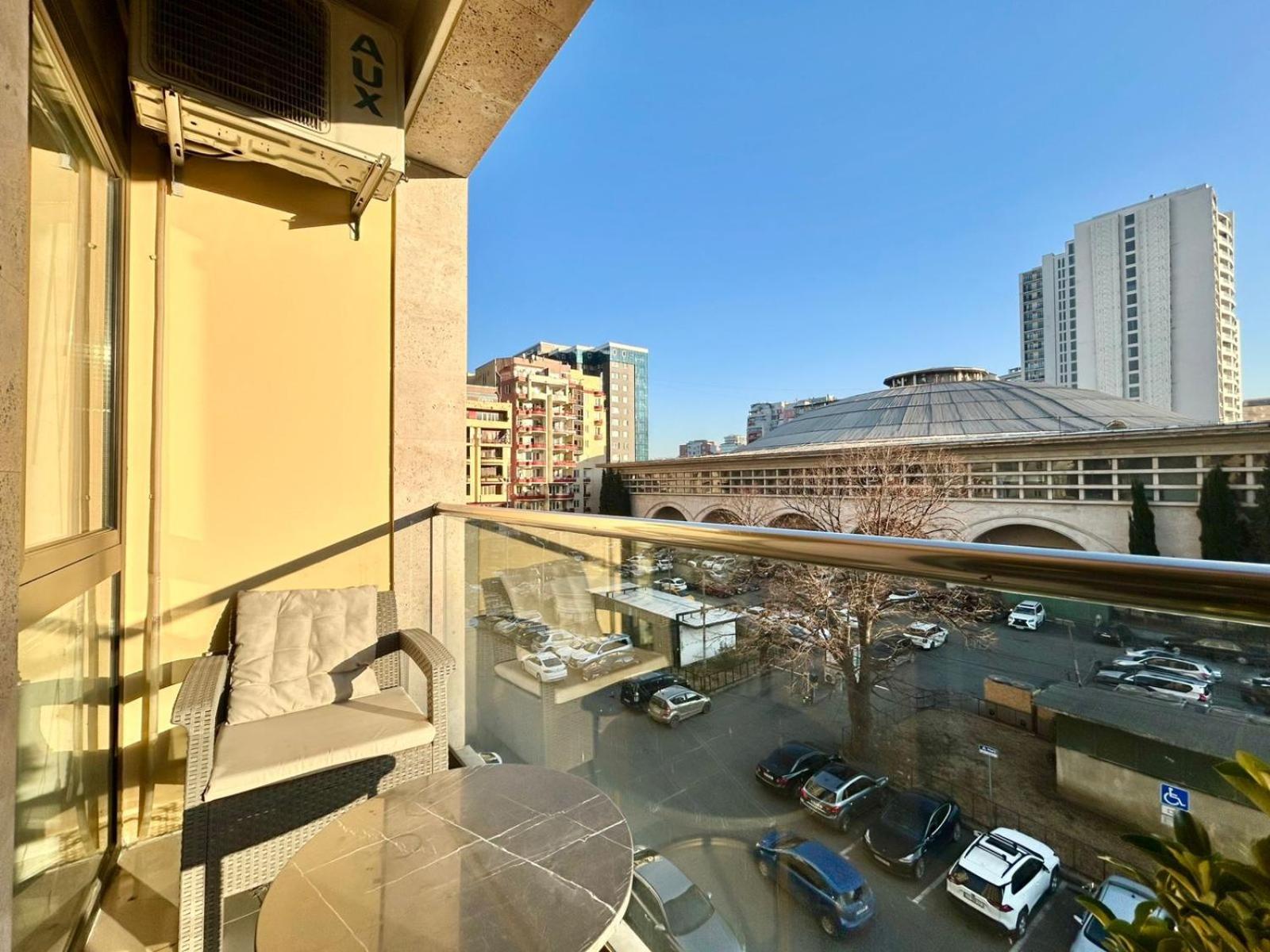 City Center - Next To Holiday Inn -2Br Apartment Tbilisi Exteriör bild