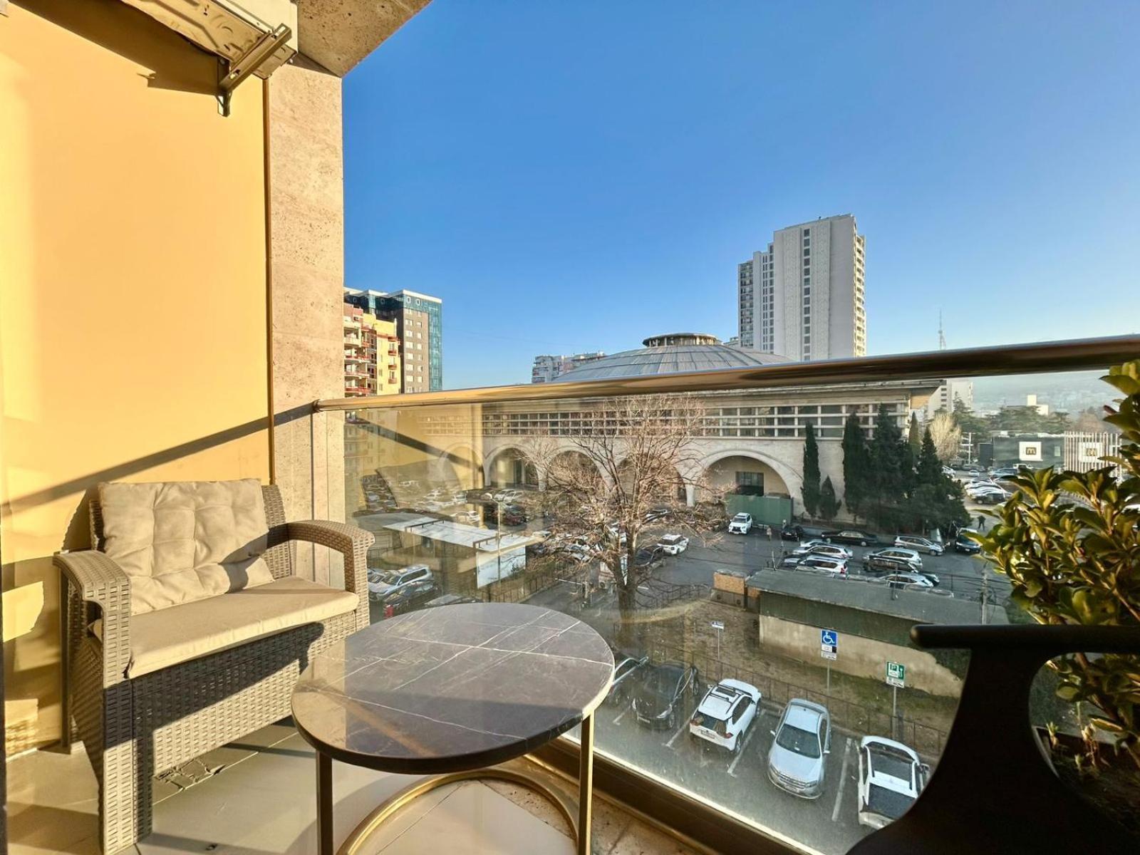 City Center - Next To Holiday Inn -2Br Apartment Tbilisi Exteriör bild