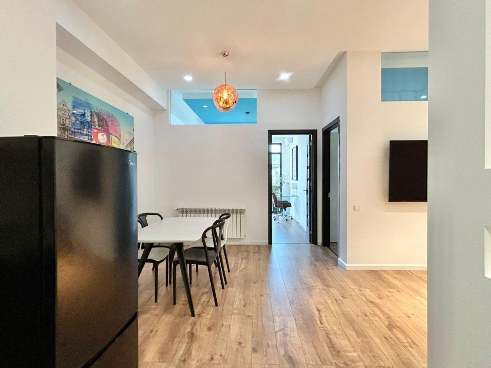 City Center - Next To Holiday Inn -2Br Apartment Tbilisi Exteriör bild