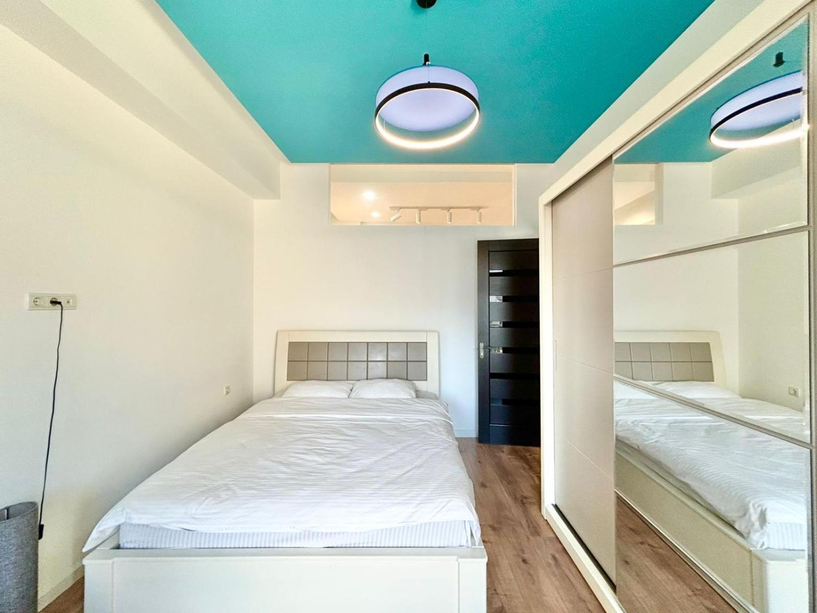 City Center - Next To Holiday Inn -2Br Apartment Tbilisi Exteriör bild