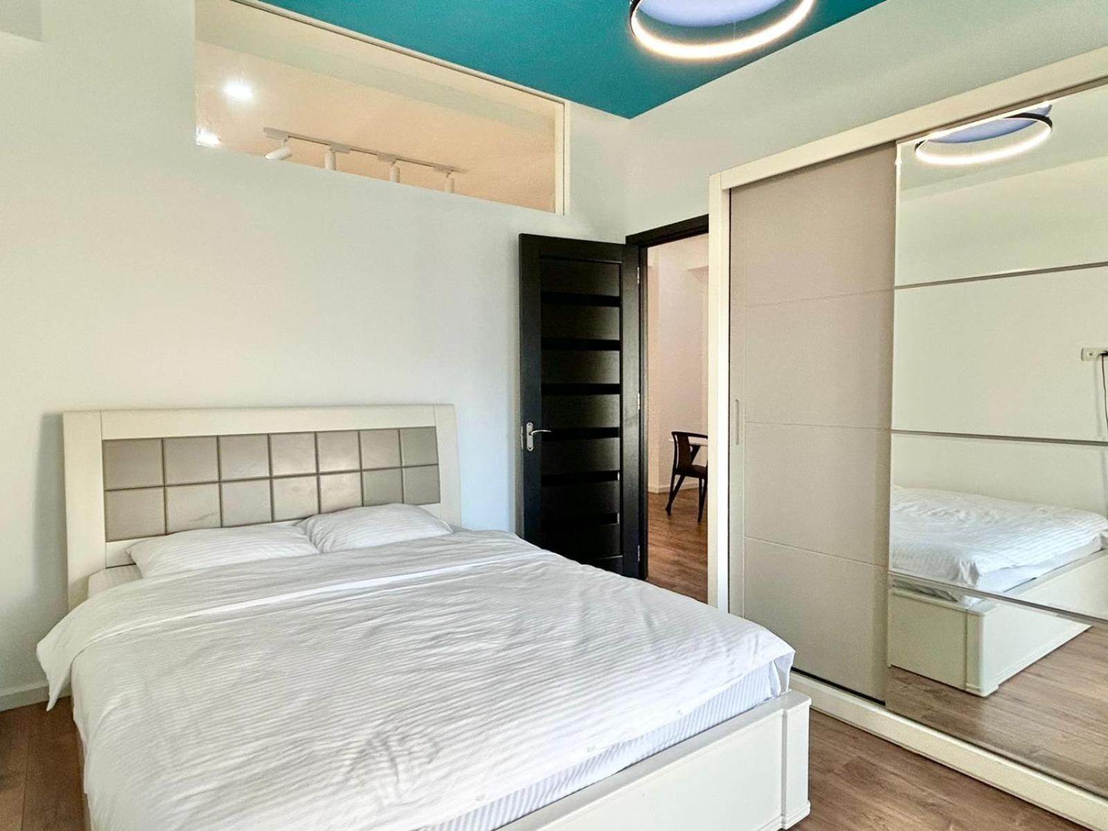 City Center - Next To Holiday Inn -2Br Apartment Tbilisi Exteriör bild