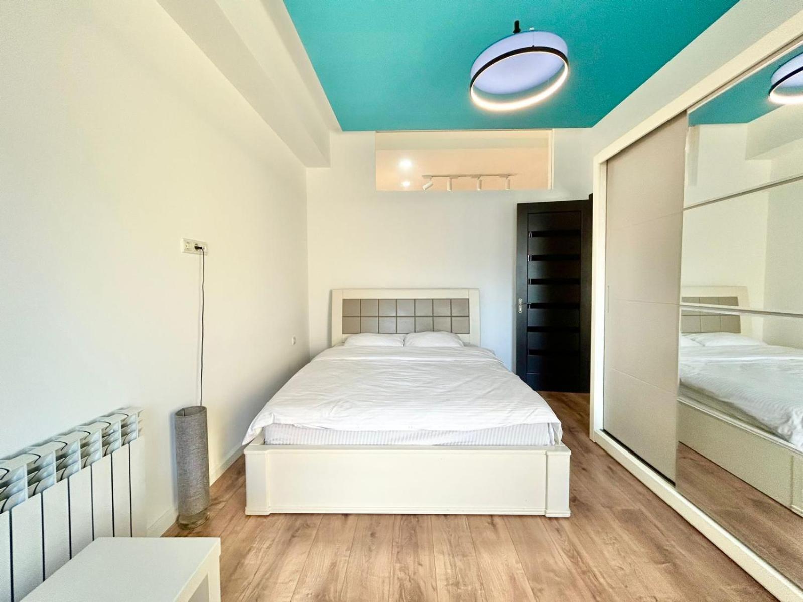 City Center - Next To Holiday Inn -2Br Apartment Tbilisi Exteriör bild