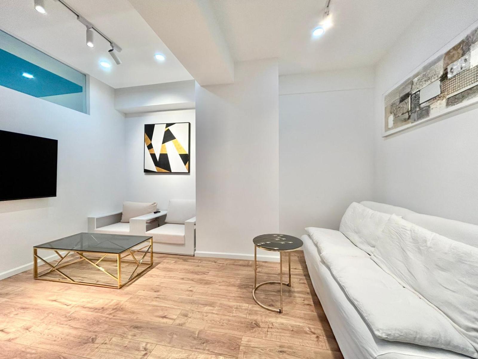 City Center - Next To Holiday Inn -2Br Apartment Tbilisi Exteriör bild