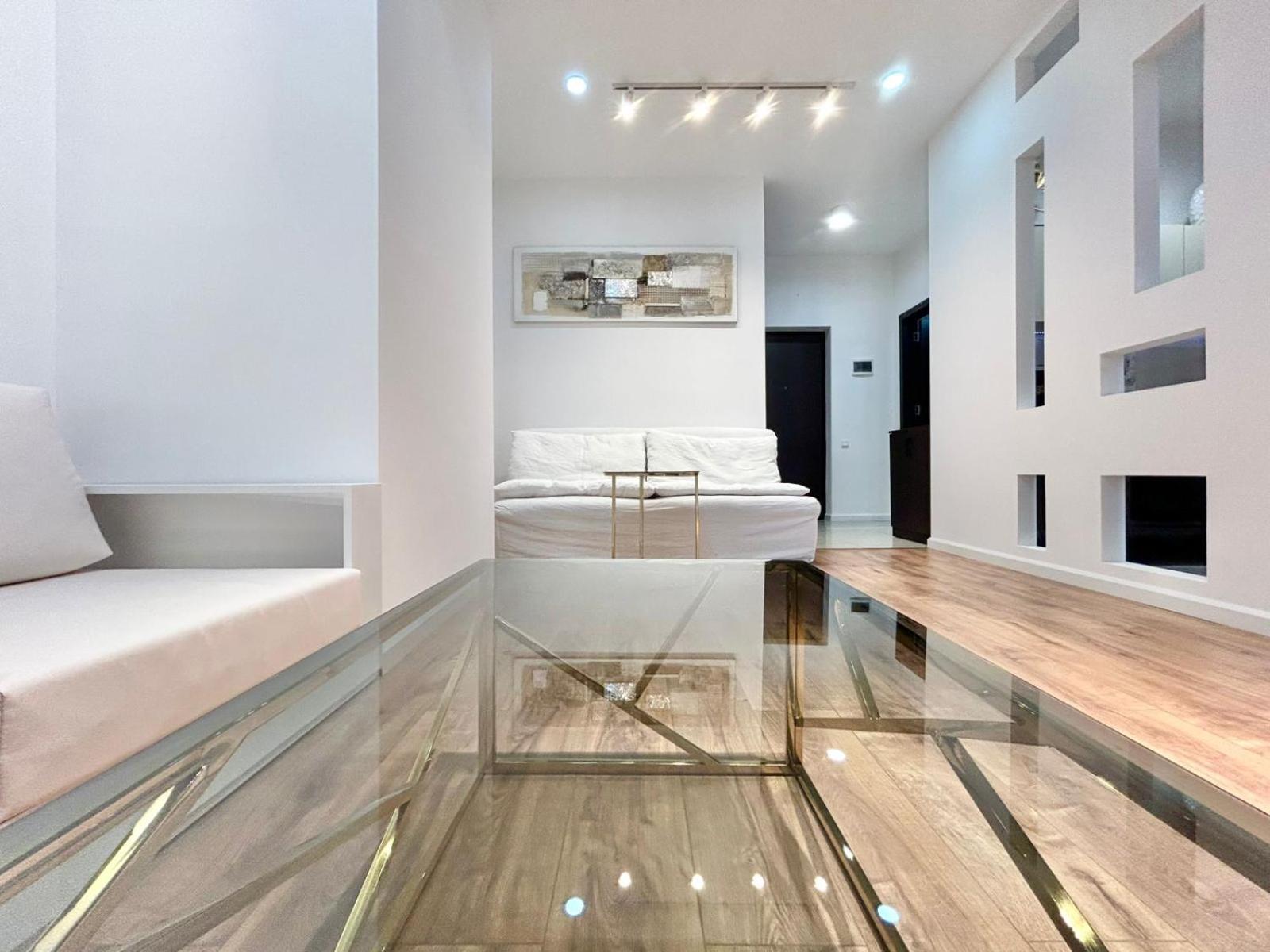 City Center - Next To Holiday Inn -2Br Apartment Tbilisi Exteriör bild