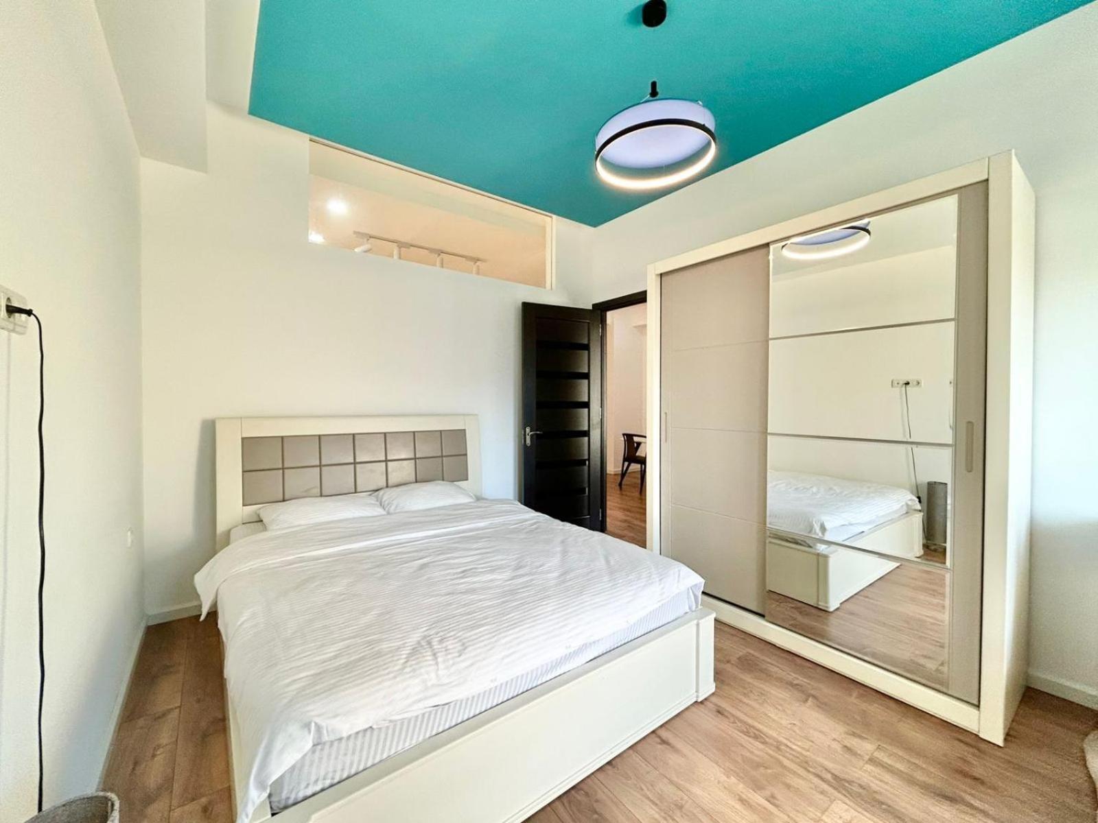 City Center - Next To Holiday Inn -2Br Apartment Tbilisi Exteriör bild