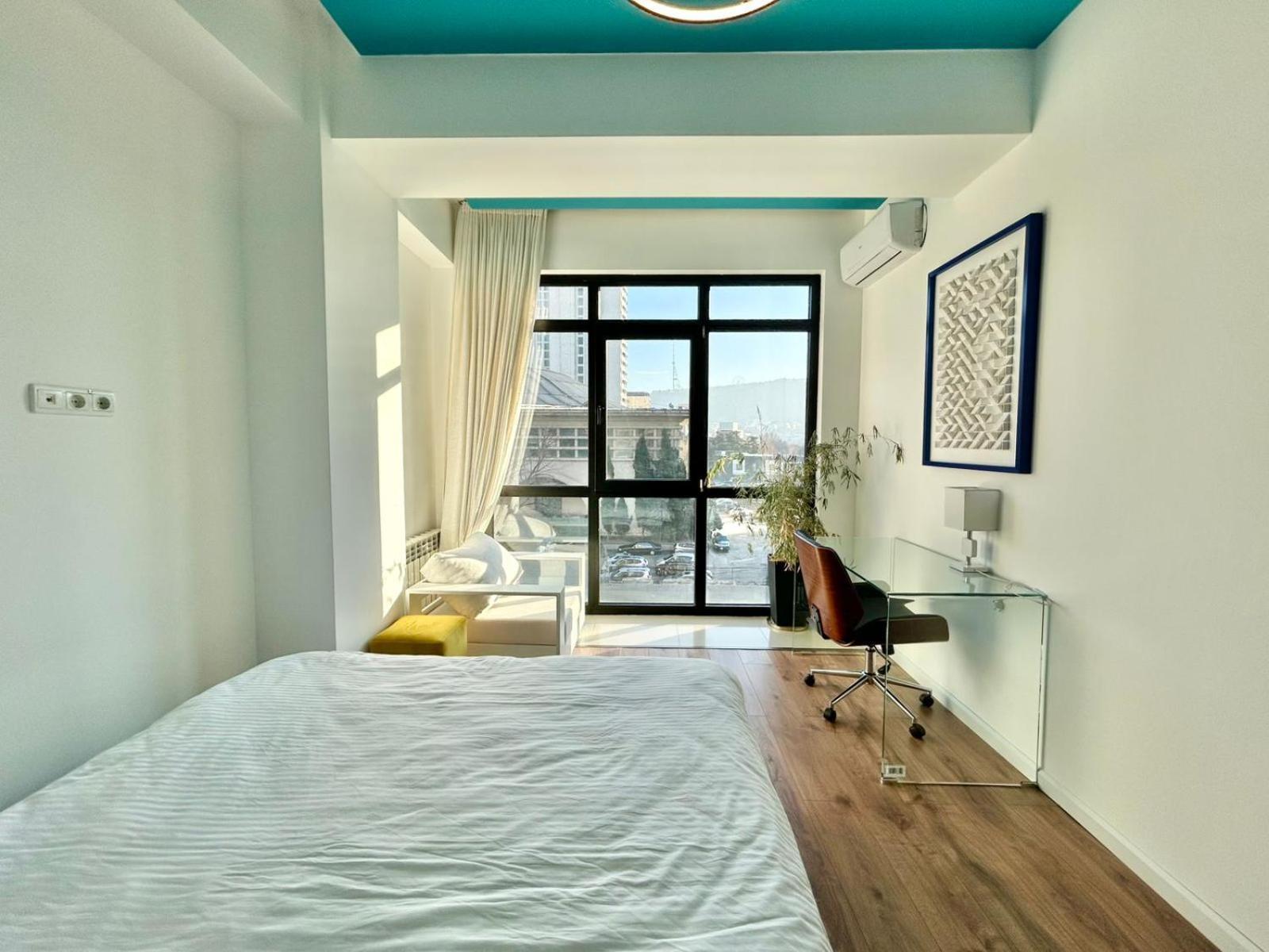 City Center - Next To Holiday Inn -2Br Apartment Tbilisi Exteriör bild