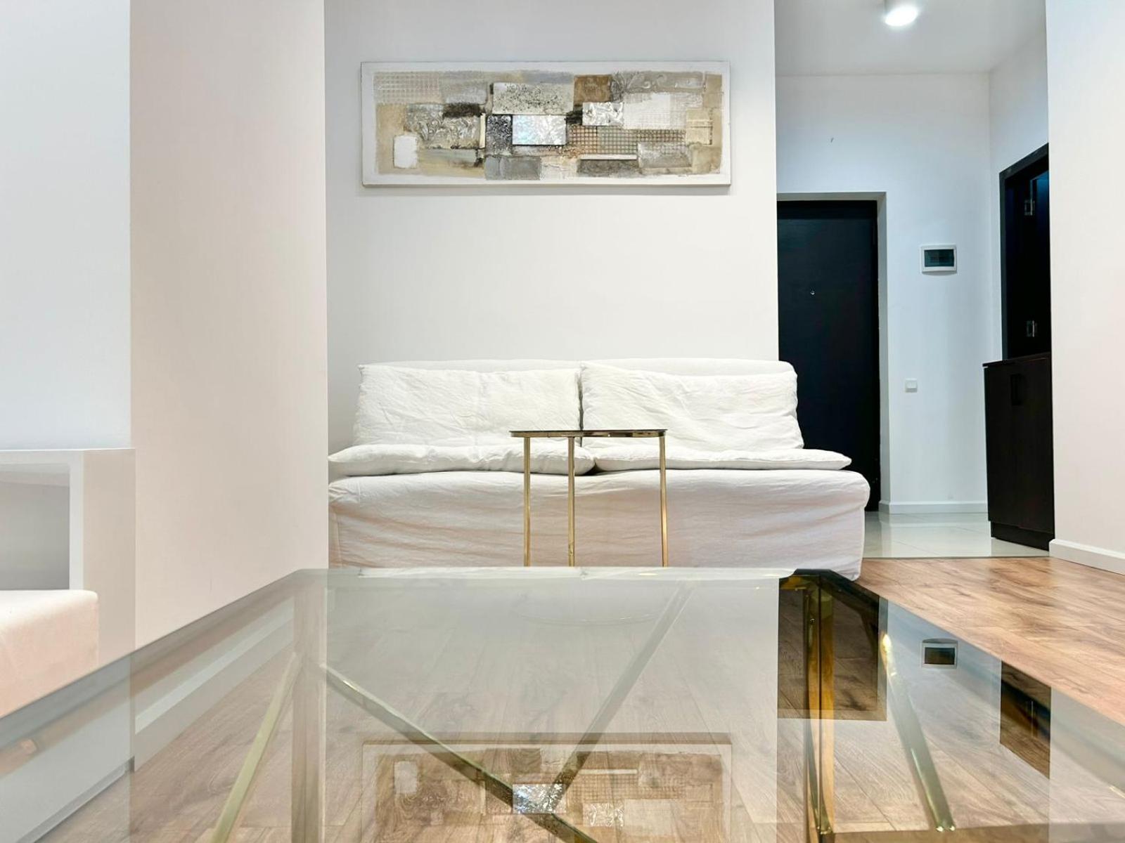 City Center - Next To Holiday Inn -2Br Apartment Tbilisi Exteriör bild