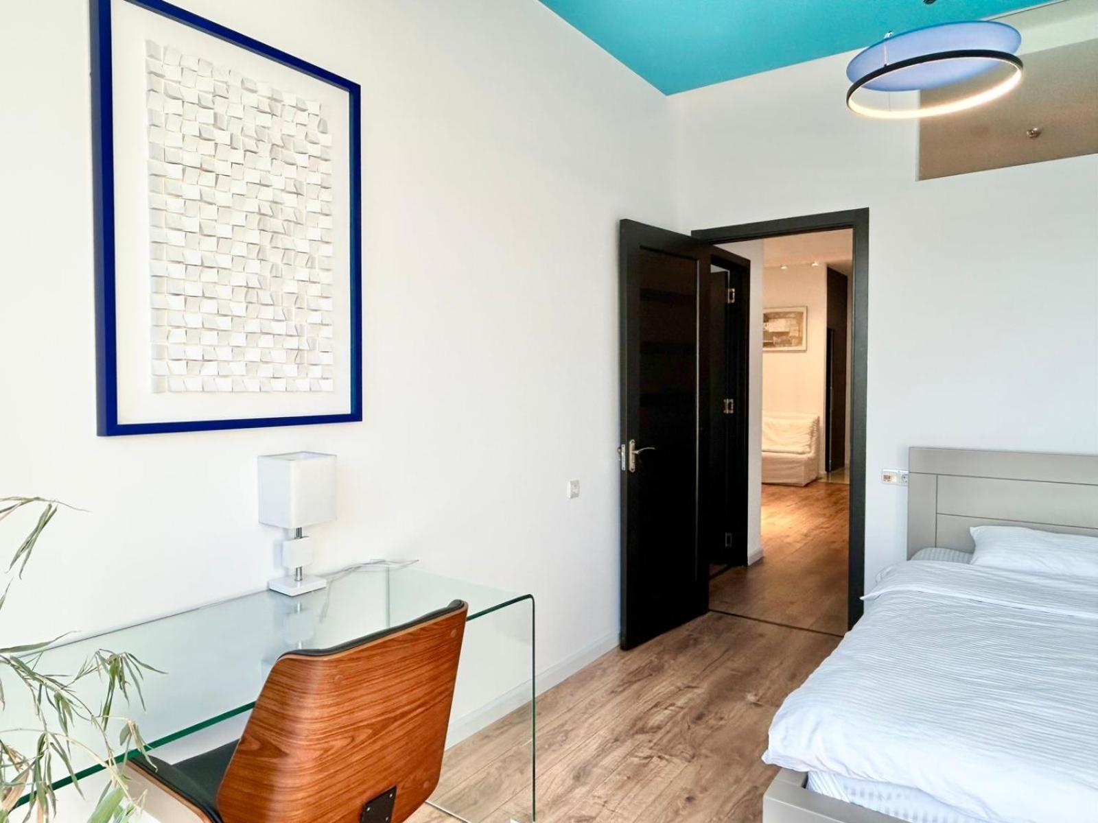 City Center - Next To Holiday Inn -2Br Apartment Tbilisi Exteriör bild